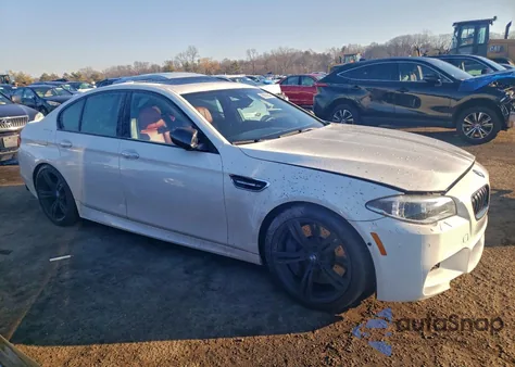 2015 BMW M5 z USA, uszkodzony, nr VIN WBSFV9C56FD595292